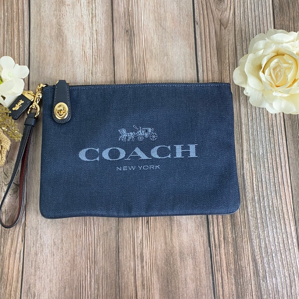 Coach Turnlock Pouch 26 wristlet